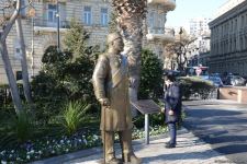 Bakı sakinləri Hacı Zeynalabdin Tağıyevə verilən yüksək dəyərə görə Prezident İlham Əliyevə təşəkkür edib (FOTO/VİDEO)