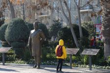 Bakı sakinləri Hacı Zeynalabdin Tağıyevə verilən yüksək dəyərə görə Prezident İlham Əliyevə təşəkkür edib (FOTO/VİDEO)