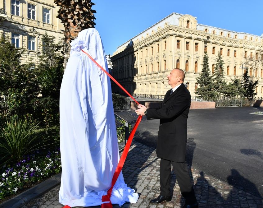 Prezident İlham Əliyev xeyriyyəçi Hacı Zeynalabdin Tağıyevin Bakıda ucaldılan abidəsinin açılışında iştirak edib (FOTO/VİDEO)(YENİLƏNİB)