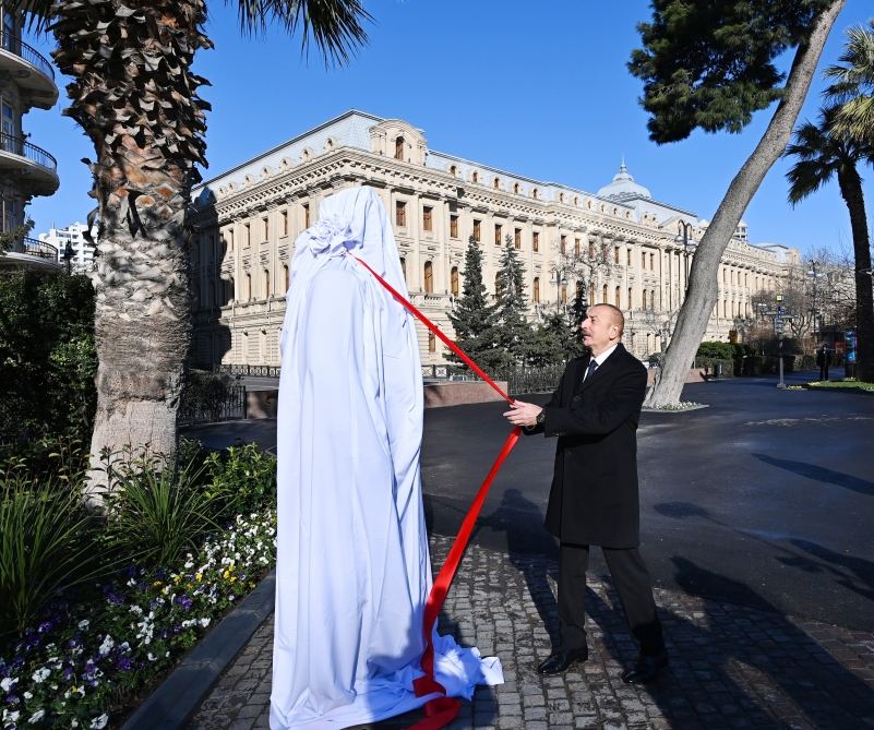 Prezident İlham Əliyev xeyriyyəçi Hacı Zeynalabdin Tağıyevin Bakıda ucaldılan abidəsinin açılışında iştirak edib (FOTO/VİDEO)(YENİLƏNİB)