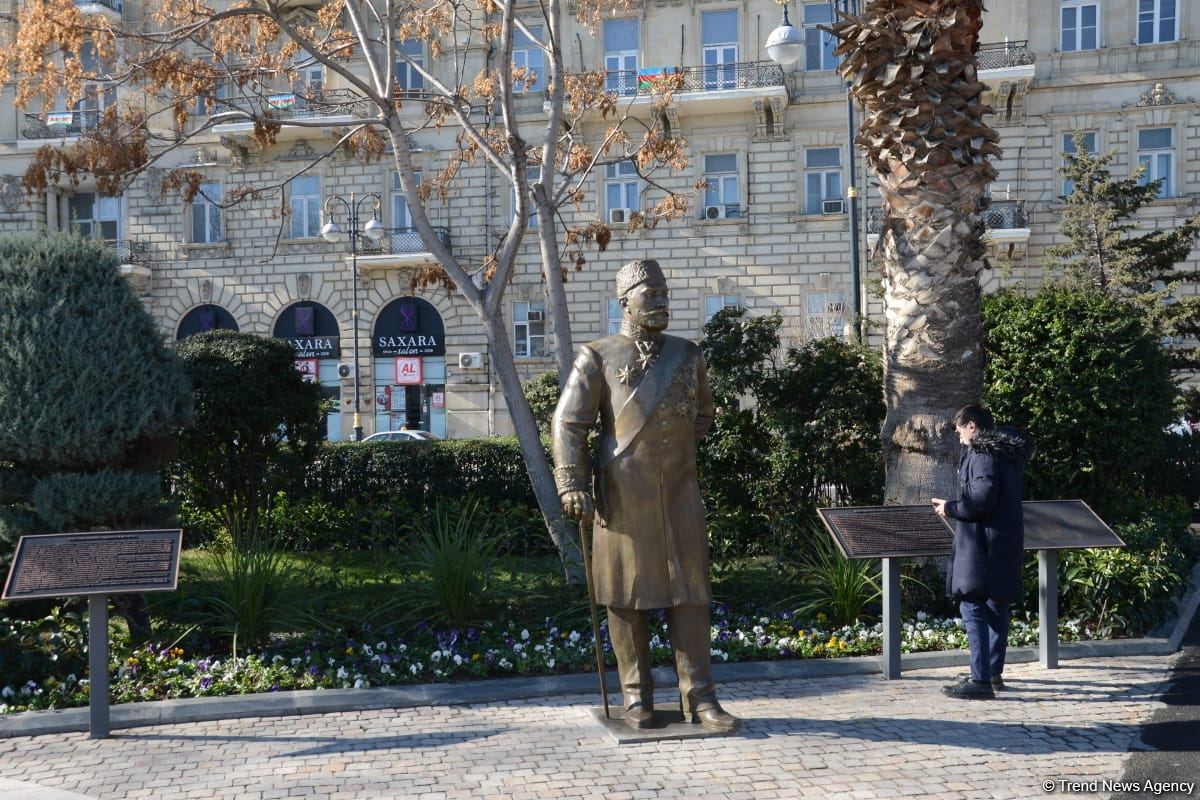 Bakı sakinləri Hacı Zeynalabdin Tağıyevə verilən yüksək dəyərə görə Prezident İlham Əliyevə təşəkkür edib (FOTO/VİDEO)