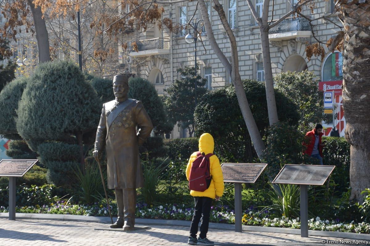 Bakı sakinləri Hacı Zeynalabdin Tağıyevə verilən yüksək dəyərə görə Prezident İlham Əliyevə təşəkkür edib (FOTO/VİDEO)