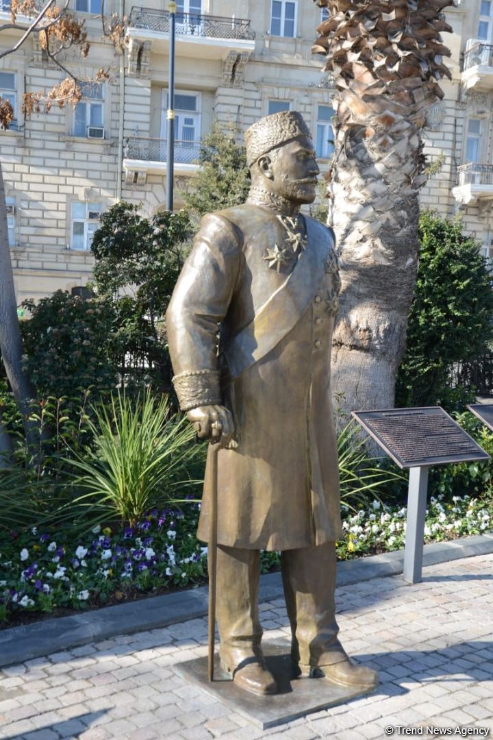 Bakı sakinləri Hacı Zeynalabdin Tağıyevə verilən yüksək dəyərə görə Prezident İlham Əliyevə təşəkkür edib (FOTO/VİDEO)