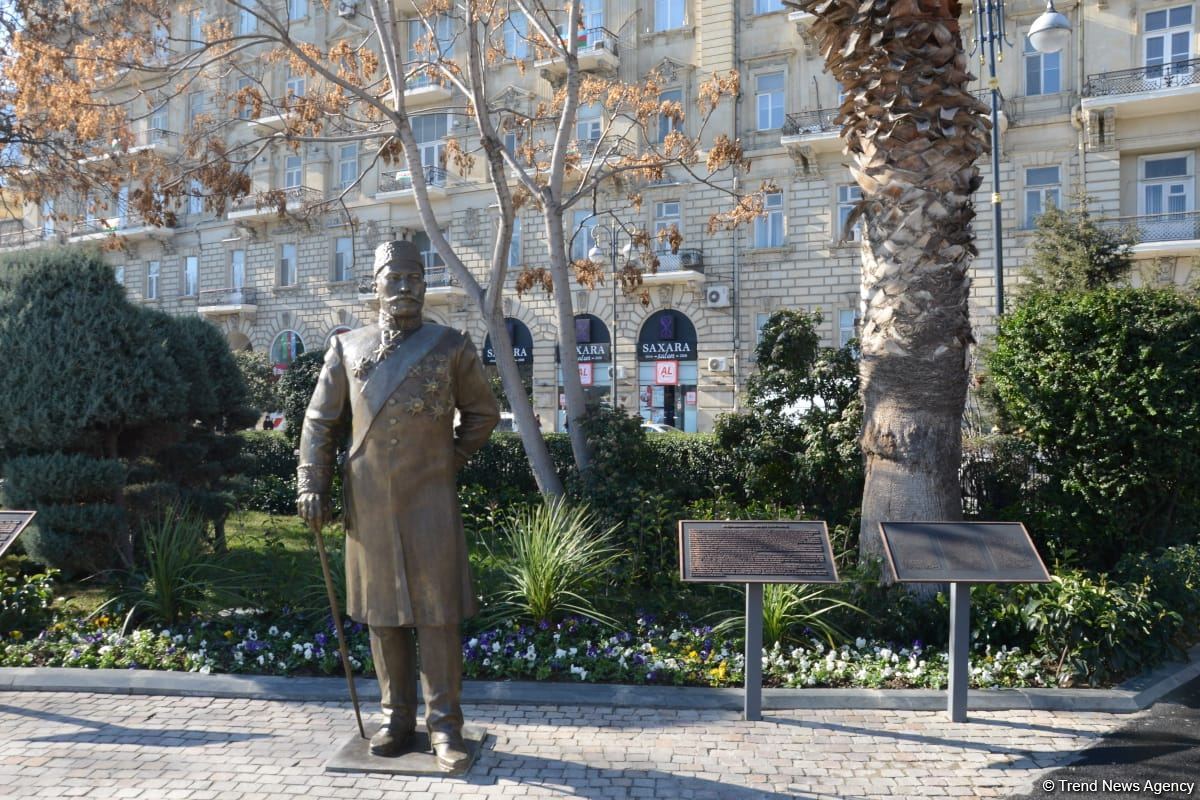 Bakı sakinləri Hacı Zeynalabdin Tağıyevə verilən yüksək dəyərə görə Prezident İlham Əliyevə təşəkkür edib (FOTO/VİDEO)