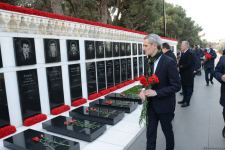 Avropa İttifaqı ölkələrinin səfirləri Şəhidlər Xiyabanını ziyarət edib (FOTO)