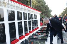 Avropa İttifaqı ölkələrinin səfirləri Şəhidlər Xiyabanını ziyarət edib (FOTO)