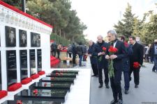 Avropa İttifaqı ölkələrinin səfirləri Şəhidlər Xiyabanını ziyarət edib (FOTO)
