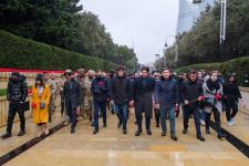 Gənclər təşkilatlarının nümayəndələri Şəhidlər Xiyabanını ziyarət ediblər (FOTO)