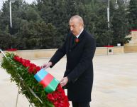 Prezident İlham Əliyev və Birinci xanım Mehriban Əliyeva 20 Yanvar faciəsinin ildönümü ilə əlaqədar Şəhidlər xiyabanını ziyarət ediblər (YENİLƏNİB) (FOTO/VİDEO)