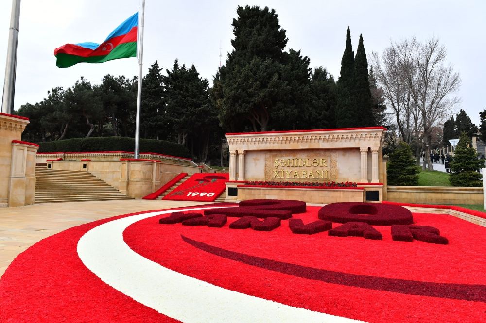 Prezident İlham Əliyev və Birinci xanım Mehriban Əliyeva 20 Yanvar faciəsinin ildönümü ilə əlaqədar Şəhidlər xiyabanını ziyarət ediblər (YENİLƏNİB) (FOTO/VİDEO)