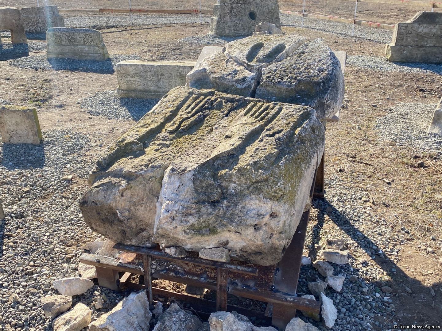 Ağdamda ermənilərin dağıtdığı tarixi abidələr sərgilənəcək (FOTO)