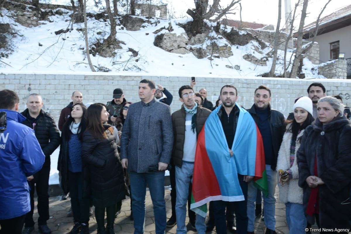 İlk sərnişin avtobusu Şuşaya çatıb (FOTO/VİDEO)