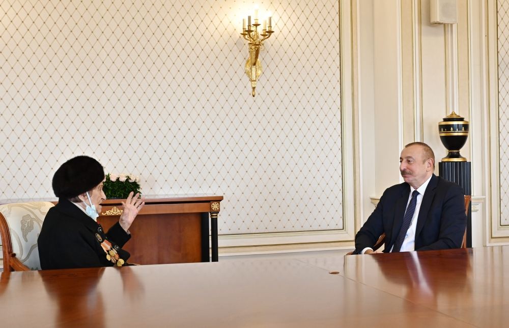 Prezident İlham Əliyev Fatma Səttarovaya “İstiqlal” ordenini təqdim edib (FOTO/VİDEO) (YENİLƏNİB)