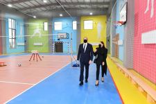 Prezident İlham Əliyev və Birinci xanım Mehriban Əliyeva Binə qəsəbəsində yeni inşa edilmiş Tədris və Xidmət Kompleksinin açılışında iştirak ediblər (FOTO/VİDEO) (YENİLƏNİB)