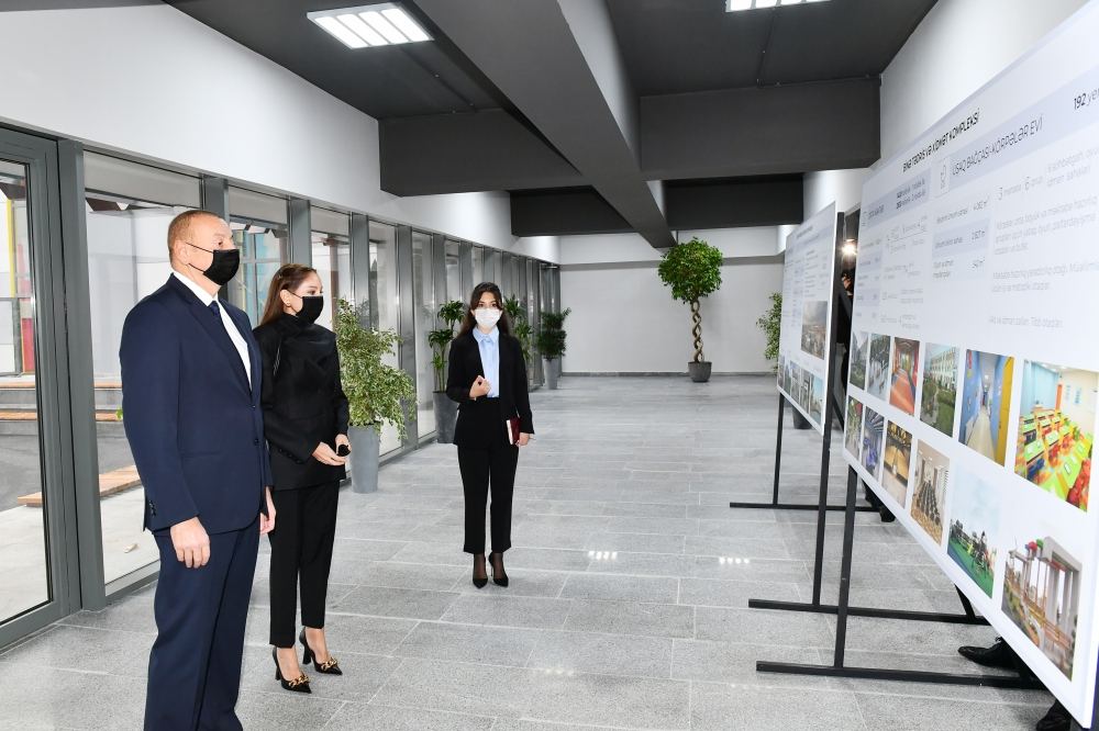 Prezident İlham Əliyev və Birinci xanım Mehriban Əliyeva Binə qəsəbəsində yeni inşa edilmiş Tədris və Xidmət Kompleksinin açılışında iştirak ediblər (FOTO/VİDEO) (YENİLƏNİB)