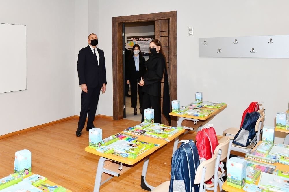 Prezident İlham Əliyev və Birinci xanım Mehriban Əliyeva Binə qəsəbəsində yeni inşa edilmiş Tədris və Xidmət Kompleksinin açılışında iştirak ediblər (FOTO/VİDEO) (YENİLƏNİB)