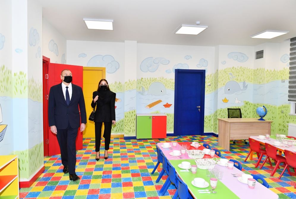 Prezident İlham Əliyev və Birinci xanım Mehriban Əliyeva Binə qəsəbəsində yeni inşa edilmiş Tədris və Xidmət Kompleksinin açılışında iştirak ediblər (FOTO/VİDEO) (YENİLƏNİB)