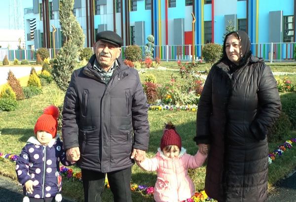 Qəsəbədə məktəb, uşaq bağçası, tibb məntəqəsinin yaradılmasına görə Prezident İlham Əliyevə və Birinci xanım Mehriban Əliyevaya hədsiz təşəkkür edirik - Binə sakinləri (FOTO/VİDEO)