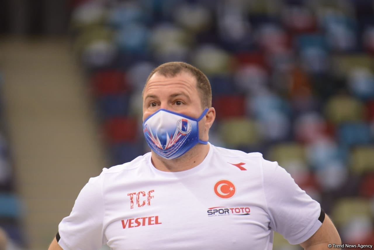 Bakıda batut gimnastikası üzrə Dünya Kubokunun birinci günü start götürüb (FOTO)