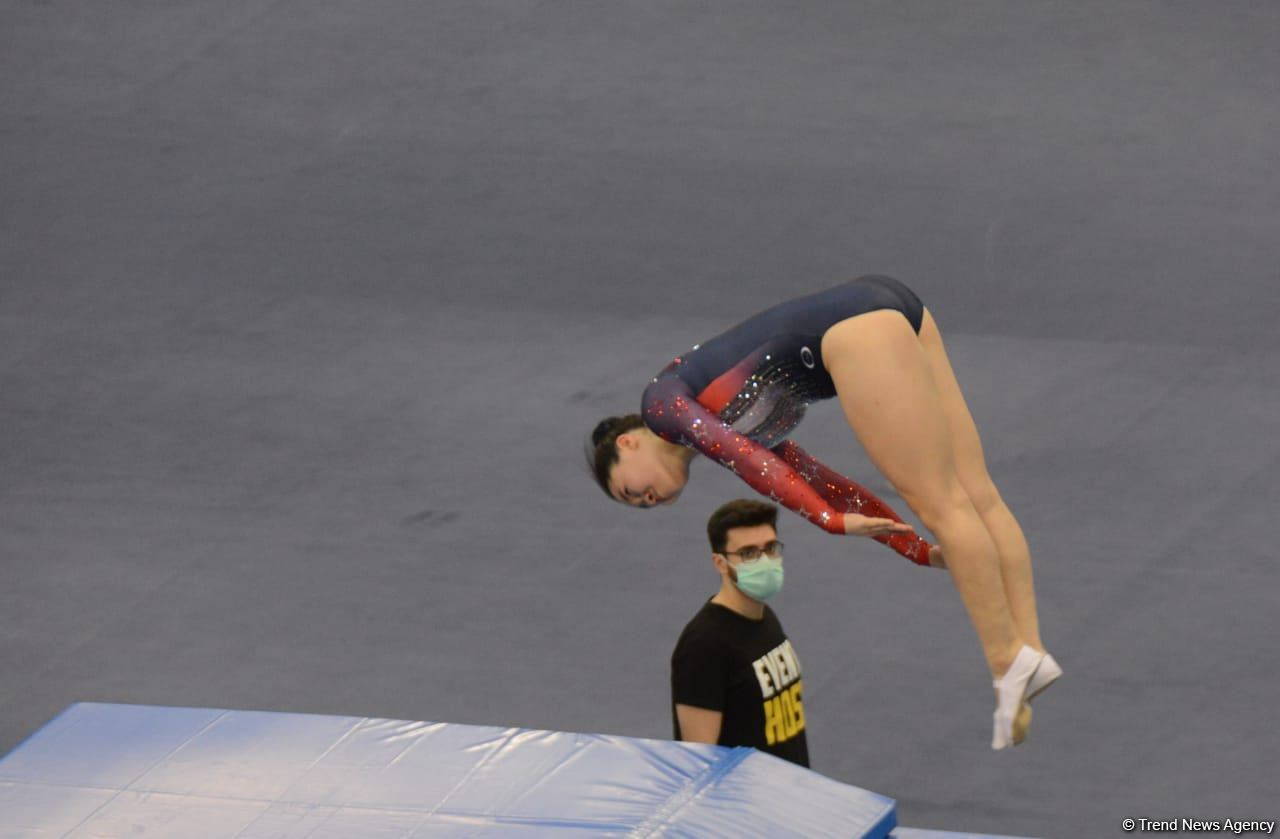 Bakıda keçirilən batut gimnastikası üzrə Dünya Kubokunun ilk günündən maraqlı anlar (FOTO)