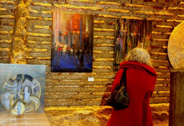 Azərbaycanlı rəssamın əsərləri Türkiyədə sərgidə nümayiş olunur (FOTO)