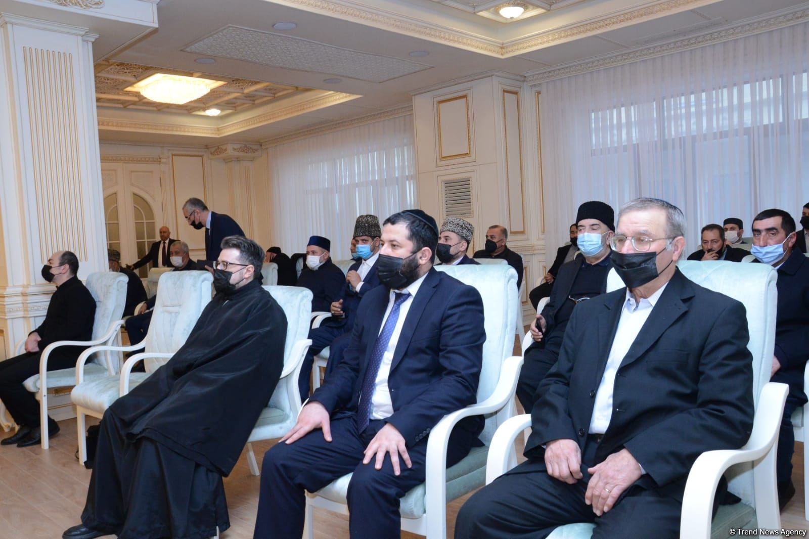 Erməni kilsəsinin rəhbəri erməni cəmiyyətini müharibə, revanşizmə ruhlandırır - Allahşükür Paşazadə (FOTO)