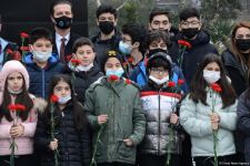 Vətəndaşlar "Ana fəryadı" abidəsini ziyarət etməyə başlayıblar (FOTO)