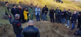 Xarici və yerli KİV nümayəndələri Xocavənddə aşkarlanan məzarlığa baxış keçiriblər (FOTO)