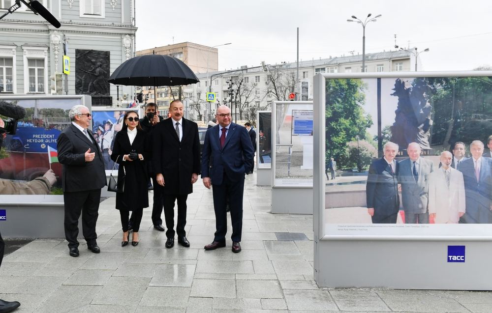 Prezident İlham Əliyev və Birinci xanım Mehriban Əliyeva TASS agentliyində Azərbaycan-Rusiya əməkdaşlığına həsr edilmiş sərgi ilə tanış olublar (FOTO/VİDEO)