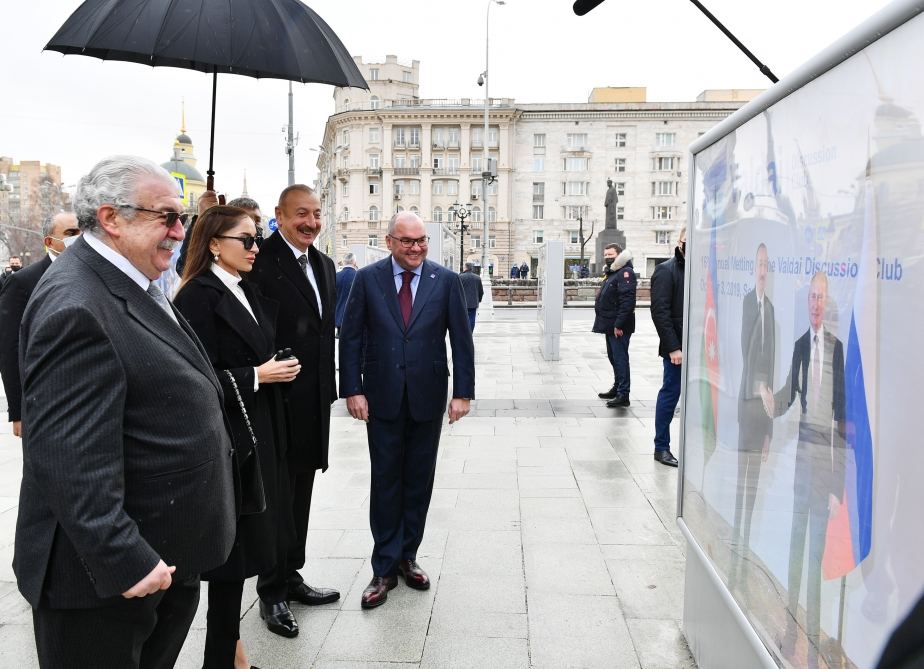Prezident İlham Əliyev və Birinci xanım Mehriban Əliyeva TASS agentliyində Azərbaycan-Rusiya əməkdaşlığına həsr edilmiş sərgi ilə tanış olublar (FOTO/VİDEO)