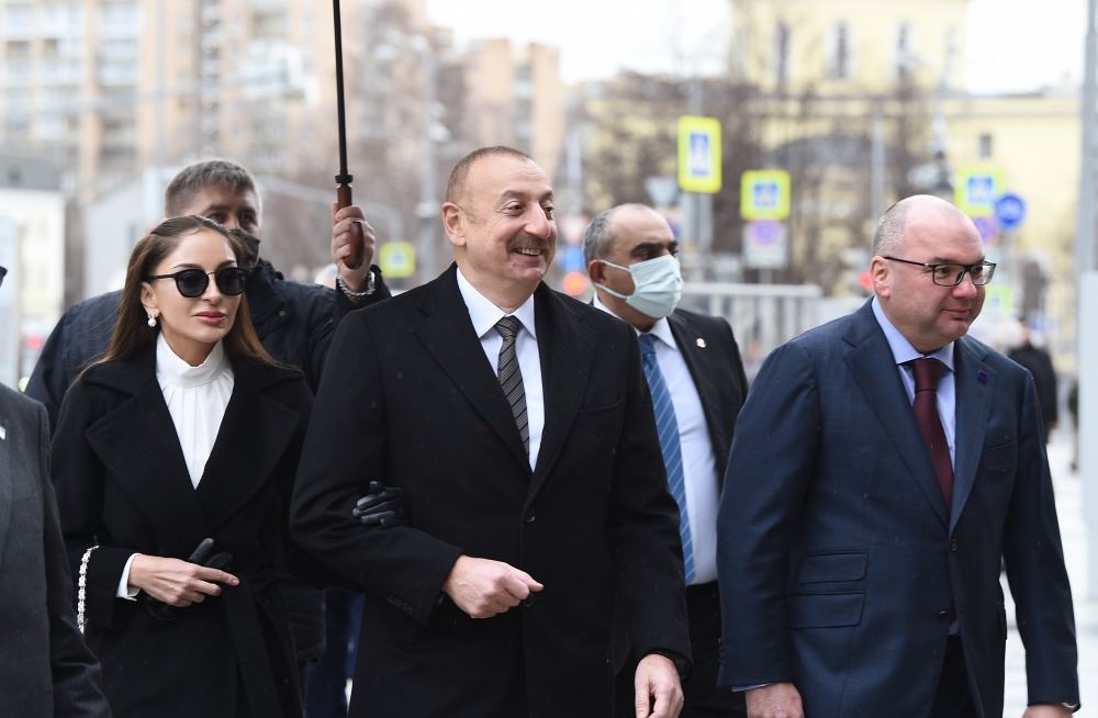 Prezident İlham Əliyev və Birinci xanım Mehriban Əliyeva TASS agentliyində Azərbaycan-Rusiya əməkdaşlığına həsr edilmiş sərgi ilə tanış olublar (FOTO/VİDEO)
