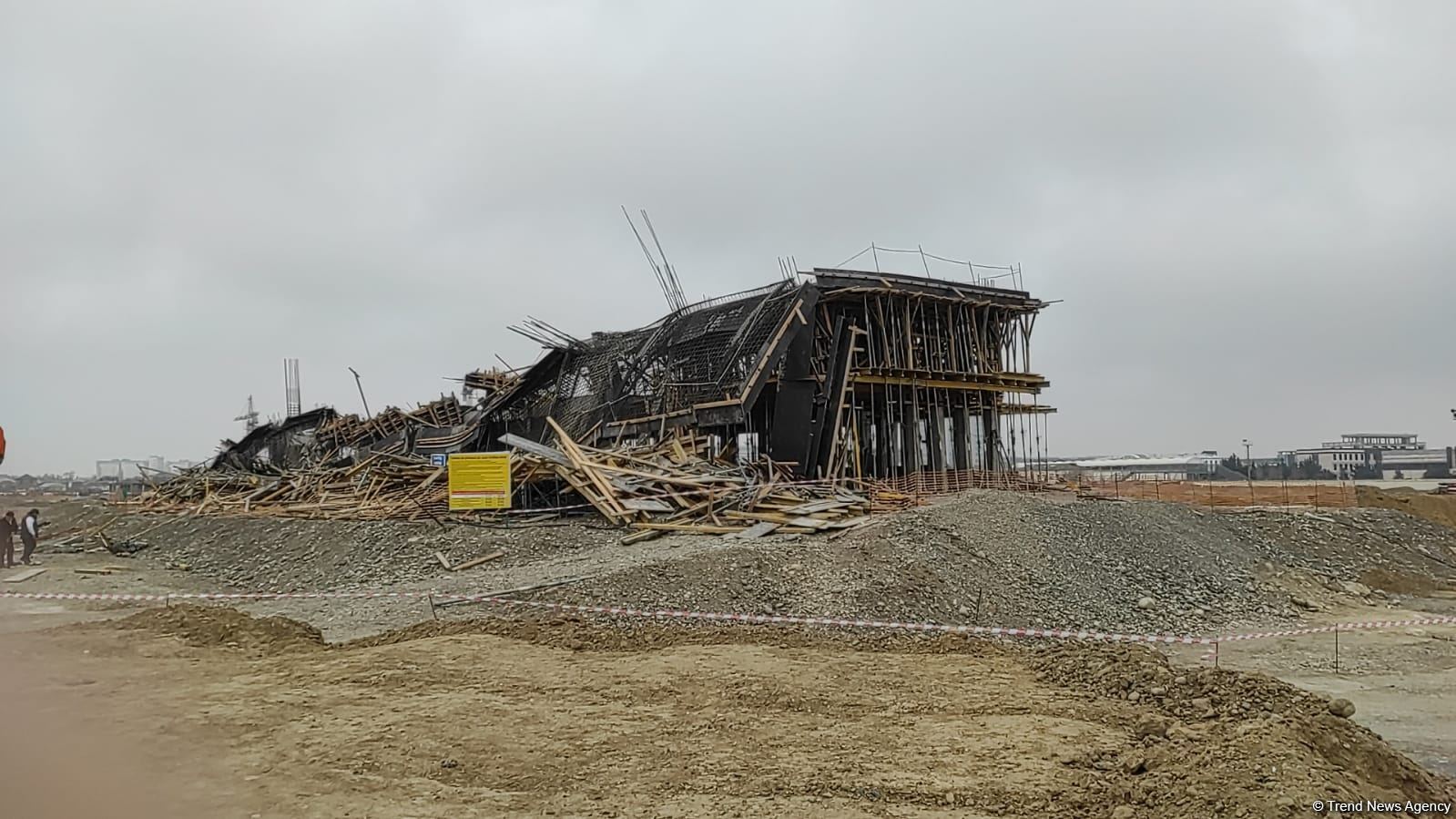 Bakıda bina çöküb, xəsarət alanlar var - Rəsmi (FOTO/VİDEO)