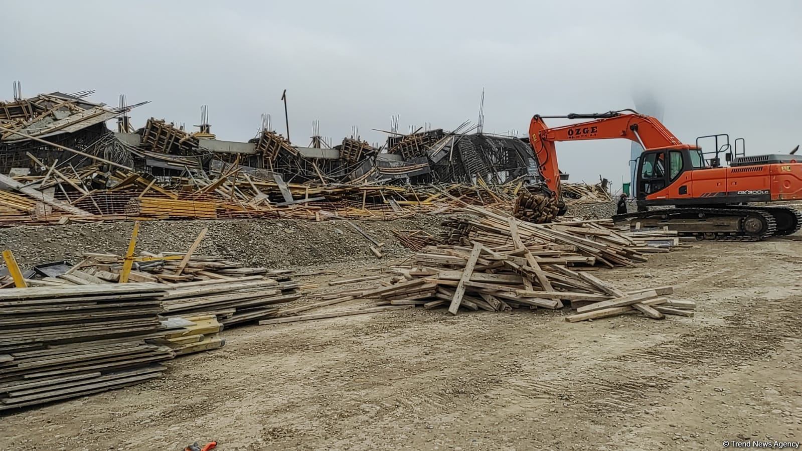 Bakıda bina çöküb, xəsarət alanlar var - Rəsmi (FOTO/VİDEO)