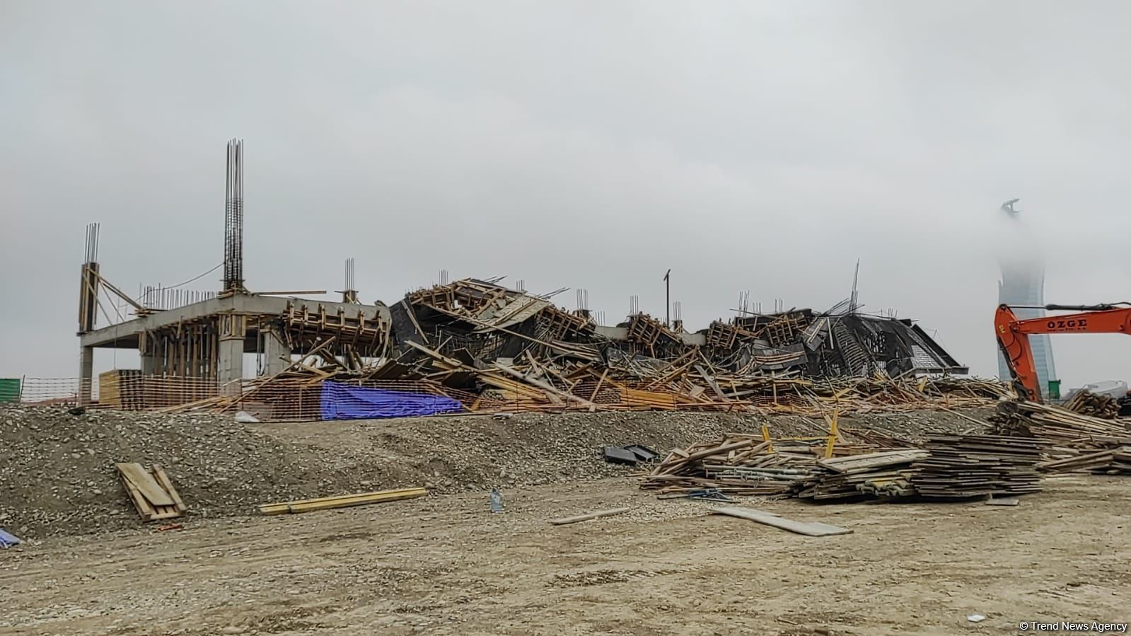 Bakıda bina çöküb, xəsarət alanlar var - Rəsmi (FOTO/VİDEO)
