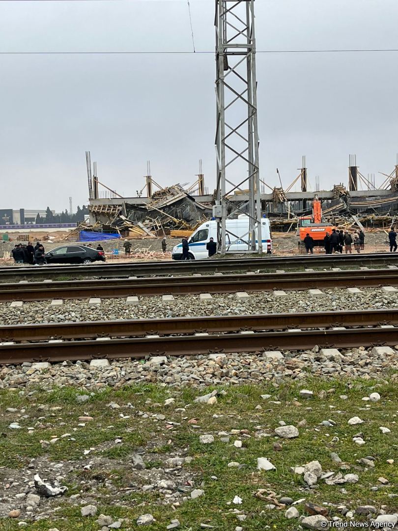 Bakıda bina çöküb, xəsarət alanlar var - Rəsmi (FOTO/VİDEO)