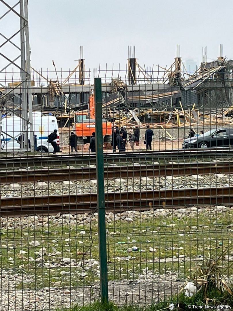 Bakıda bina çöküb, xəsarət alanlar var - Rəsmi (FOTO/VİDEO)