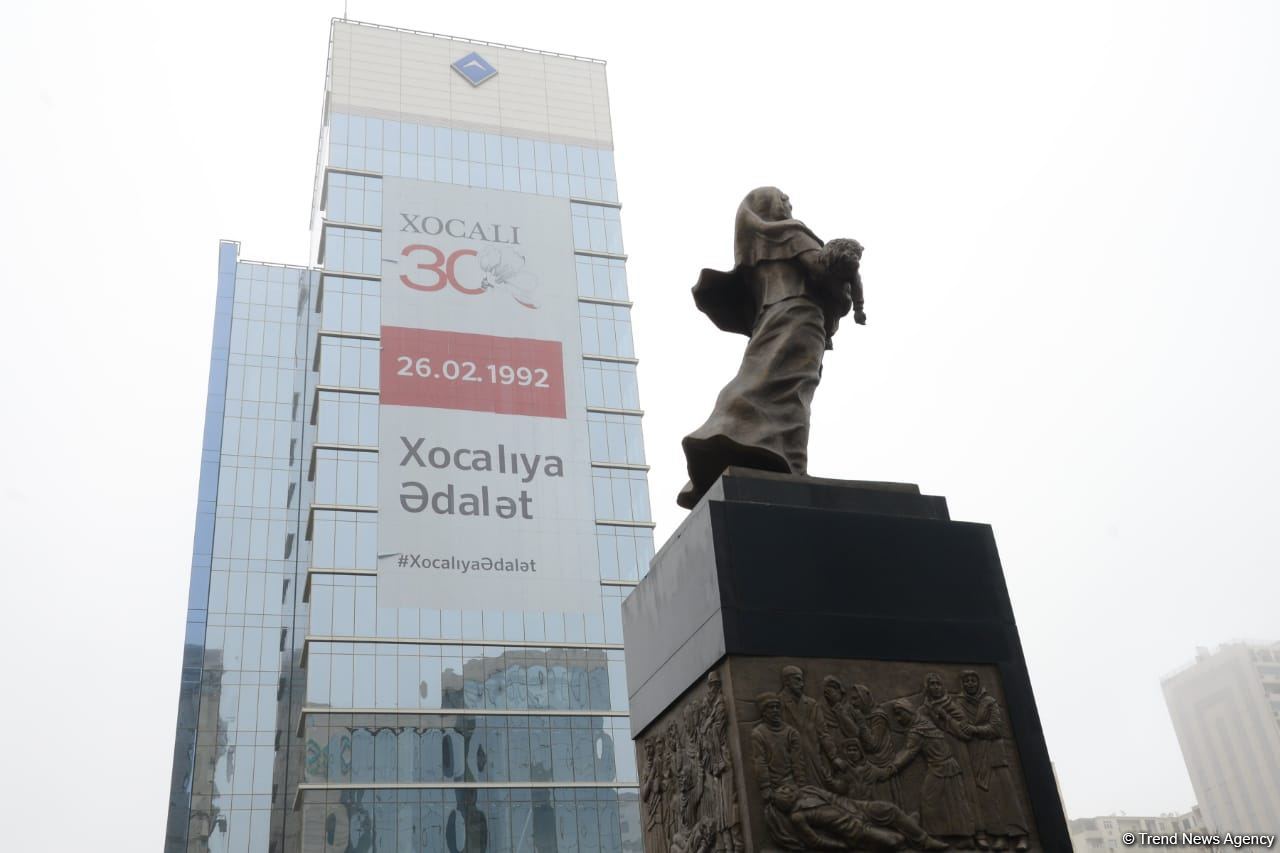 Vətəndaşlar "Ana fəryadı" abidəsini ziyarət etməyə başlayıblar (FOTO)