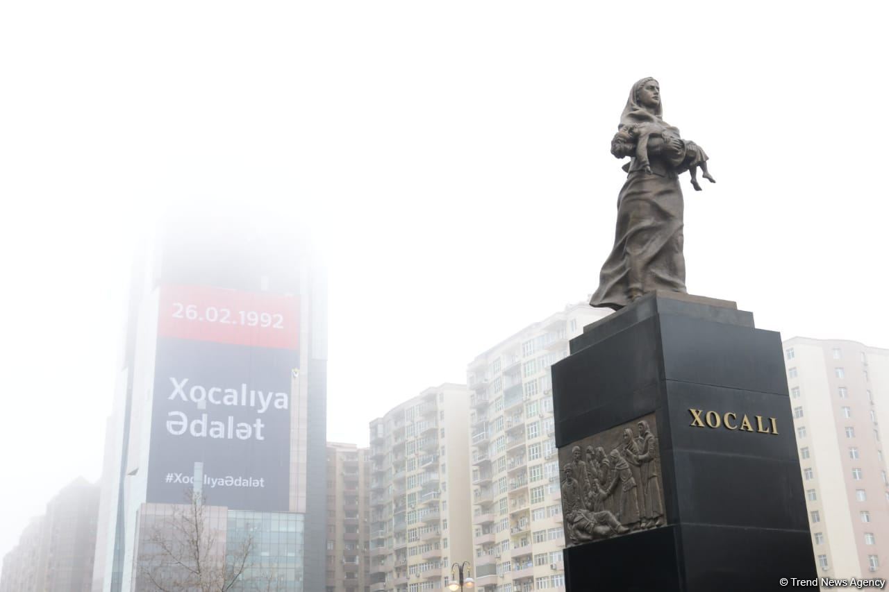 Vətəndaşlar "Ana fəryadı" abidəsini ziyarət etməyə başlayıblar (FOTO)