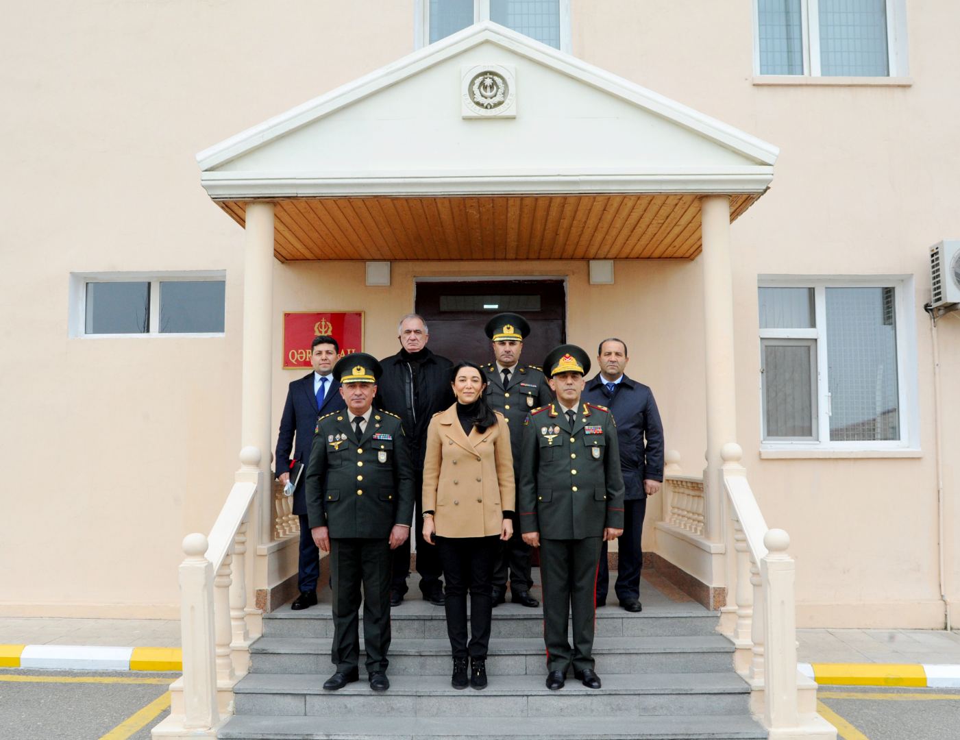 Ombudsman Daxili Qoşunların hərbi hissəsində olub (FOTO)