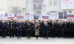 Prezident İlham Əliyev və Birinci xanım Mehriban Əliyeva Xocalı soyqırımının 30-cu ildönümü ilə əlaqədar Bakıda keçirilən ümumxalq yürüşündə iştirak ediblər (YENİLƏNİB 2) (FOTO/VİDEO)