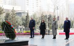 Prezident İlham Əliyev və Birinci xanım Mehriban Əliyeva Xocalı soyqırımının 30-cu ildönümü ilə əlaqədar Bakıda keçirilən ümumxalq yürüşündə iştirak ediblər (YENİLƏNİB 2) (FOTO/VİDEO)