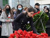 Azərbaycan ictimaiyyəti "Ana harayı" abidəsini ziyarət edir (FOTO/VİDEO)