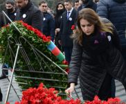 Azərbaycan ictimaiyyəti "Ana harayı" abidəsini ziyarət edir (FOTO/VİDEO)