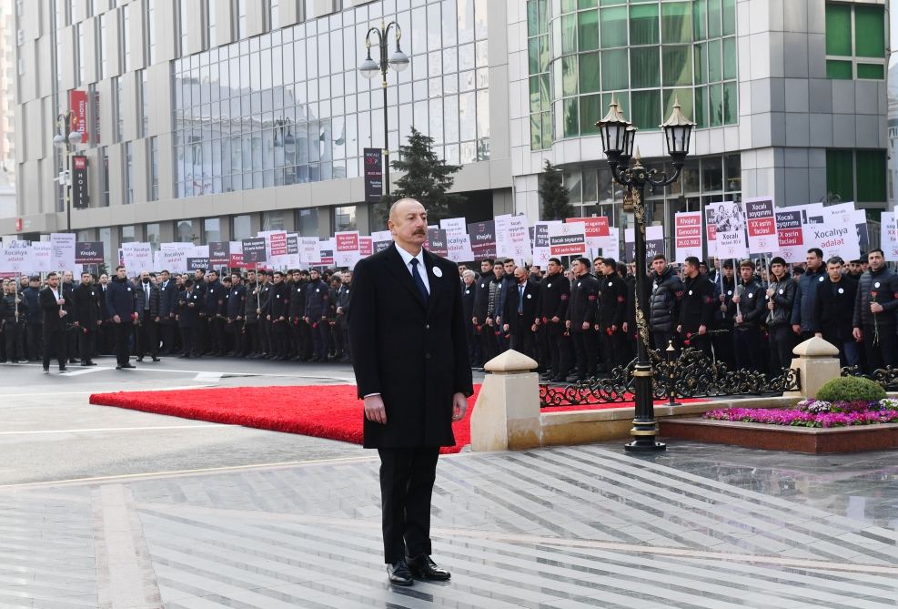 Prezident İlham Əliyev və Birinci xanım Mehriban Əliyeva Xocalı soyqırımının 30-cu ildönümü ilə əlaqədar Bakıda keçirilən ümumxalq yürüşündə iştirak ediblər (YENİLƏNİB 2) (FOTO/VİDEO)