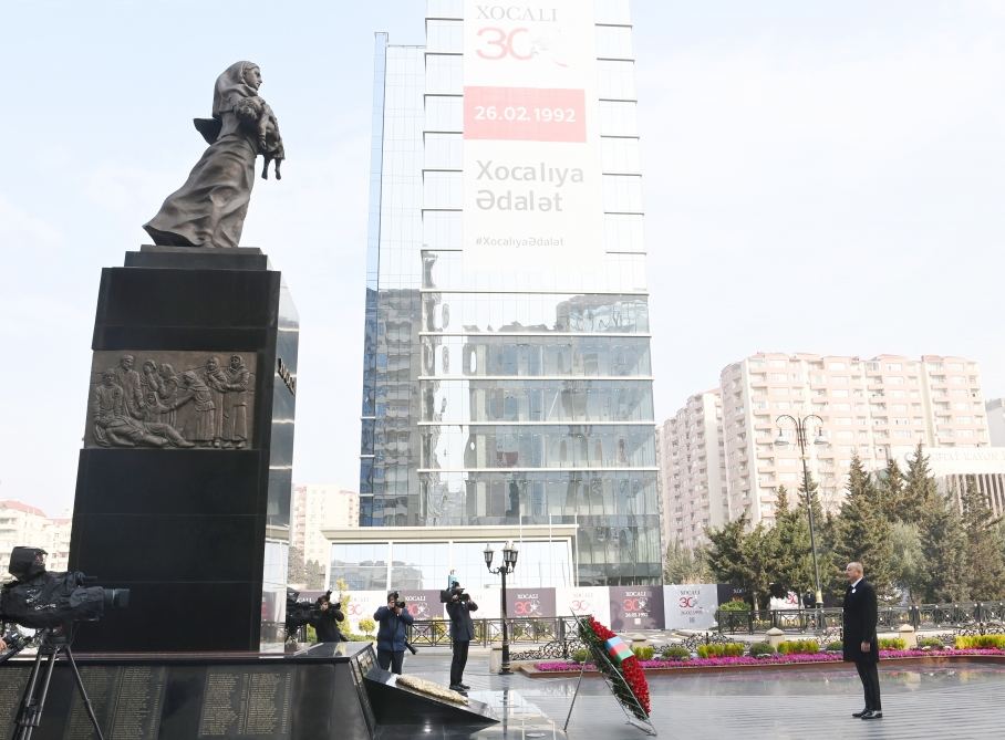 Prezident İlham Əliyev və Birinci xanım Mehriban Əliyeva Xocalı soyqırımının 30-cu ildönümü ilə əlaqədar Bakıda keçirilən ümumxalq yürüşündə iştirak ediblər (YENİLƏNİB 2) (FOTO/VİDEO)