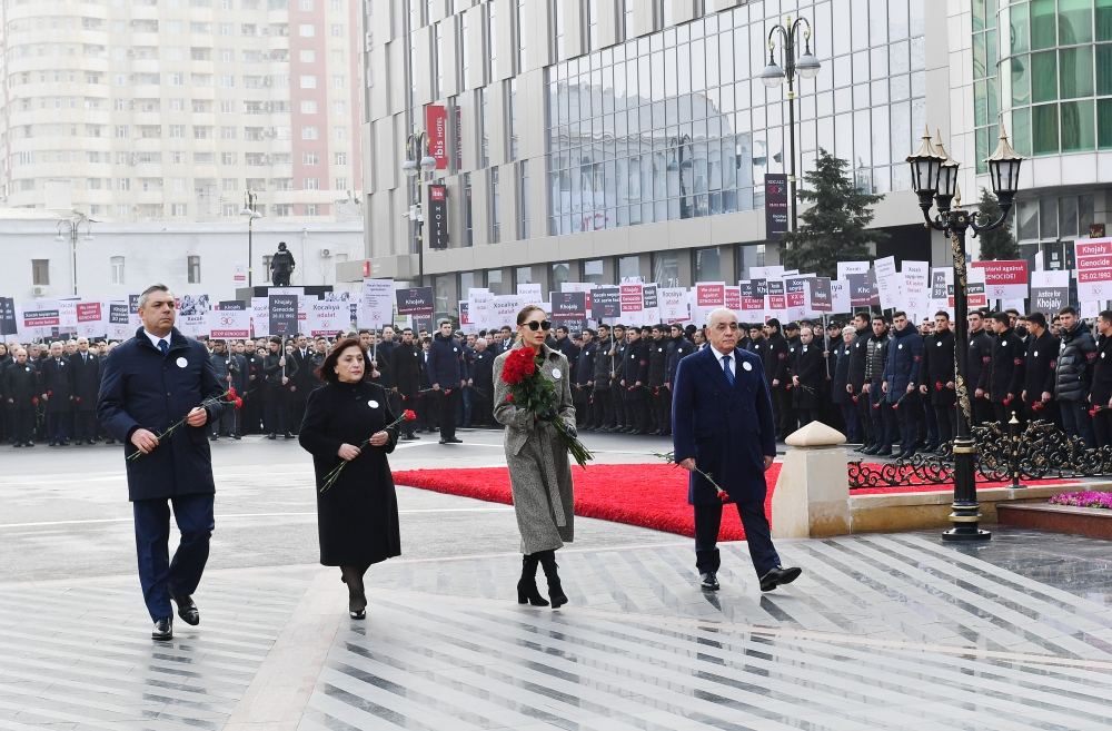Prezident İlham Əliyev və Birinci xanım Mehriban Əliyeva Xocalı soyqırımının 30-cu ildönümü ilə əlaqədar Bakıda keçirilən ümumxalq yürüşündə iştirak ediblər (YENİLƏNİB 2) (FOTO/VİDEO)