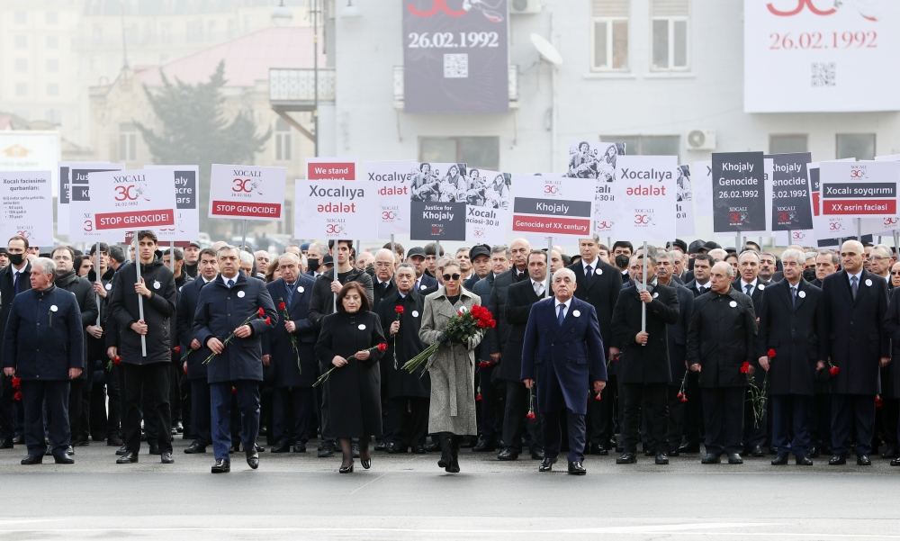 Prezident İlham Əliyev və Birinci xanım Mehriban Əliyeva Xocalı soyqırımının 30-cu ildönümü ilə əlaqədar Bakıda keçirilən ümumxalq yürüşündə iştirak ediblər (YENİLƏNİB 2) (FOTO/VİDEO)