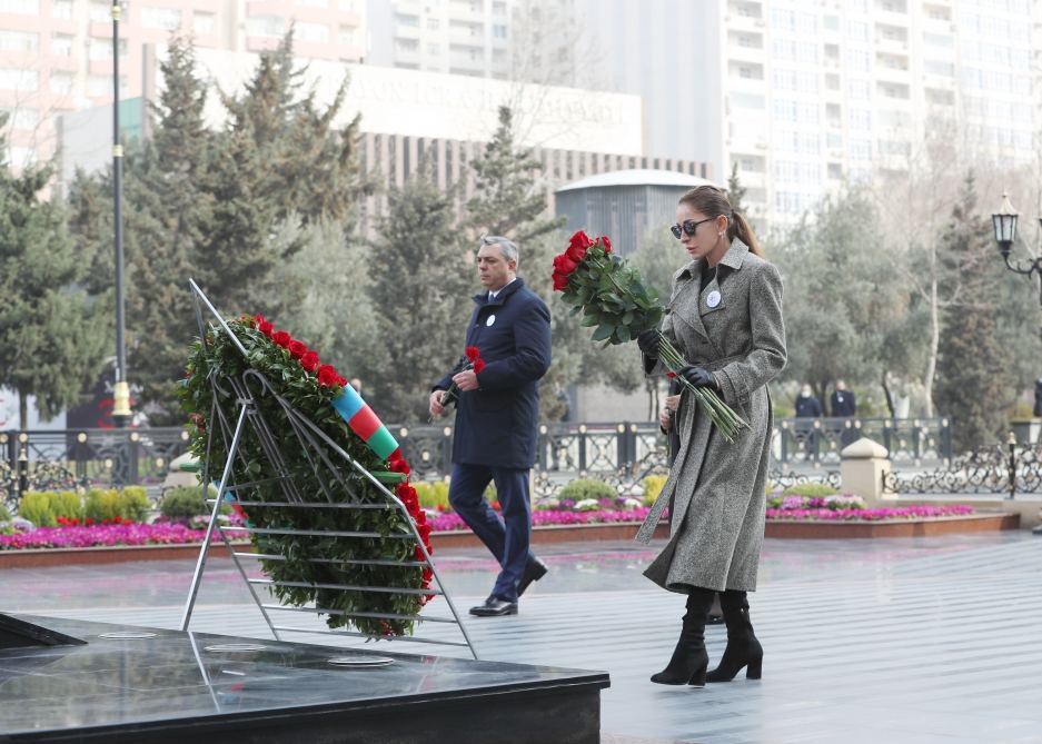 Prezident İlham Əliyev və Birinci xanım Mehriban Əliyeva Xocalı soyqırımının 30-cu ildönümü ilə əlaqədar Bakıda keçirilən ümumxalq yürüşündə iştirak ediblər (YENİLƏNİB 2) (FOTO/VİDEO)