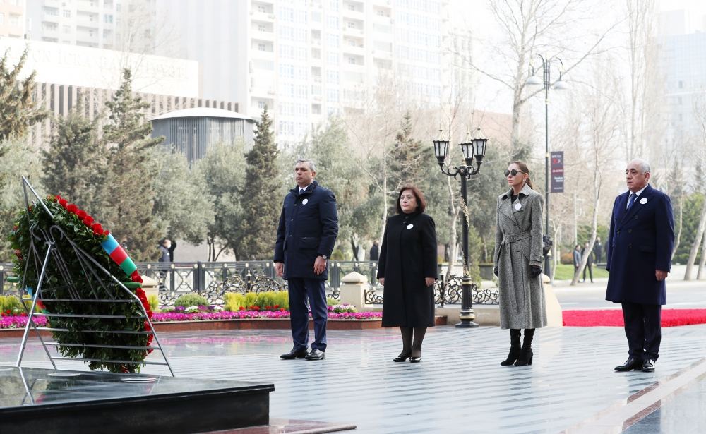 Prezident İlham Əliyev və Birinci xanım Mehriban Əliyeva Xocalı soyqırımının 30-cu ildönümü ilə əlaqədar Bakıda keçirilən ümumxalq yürüşündə iştirak ediblər (YENİLƏNİB 2) (FOTO/VİDEO)