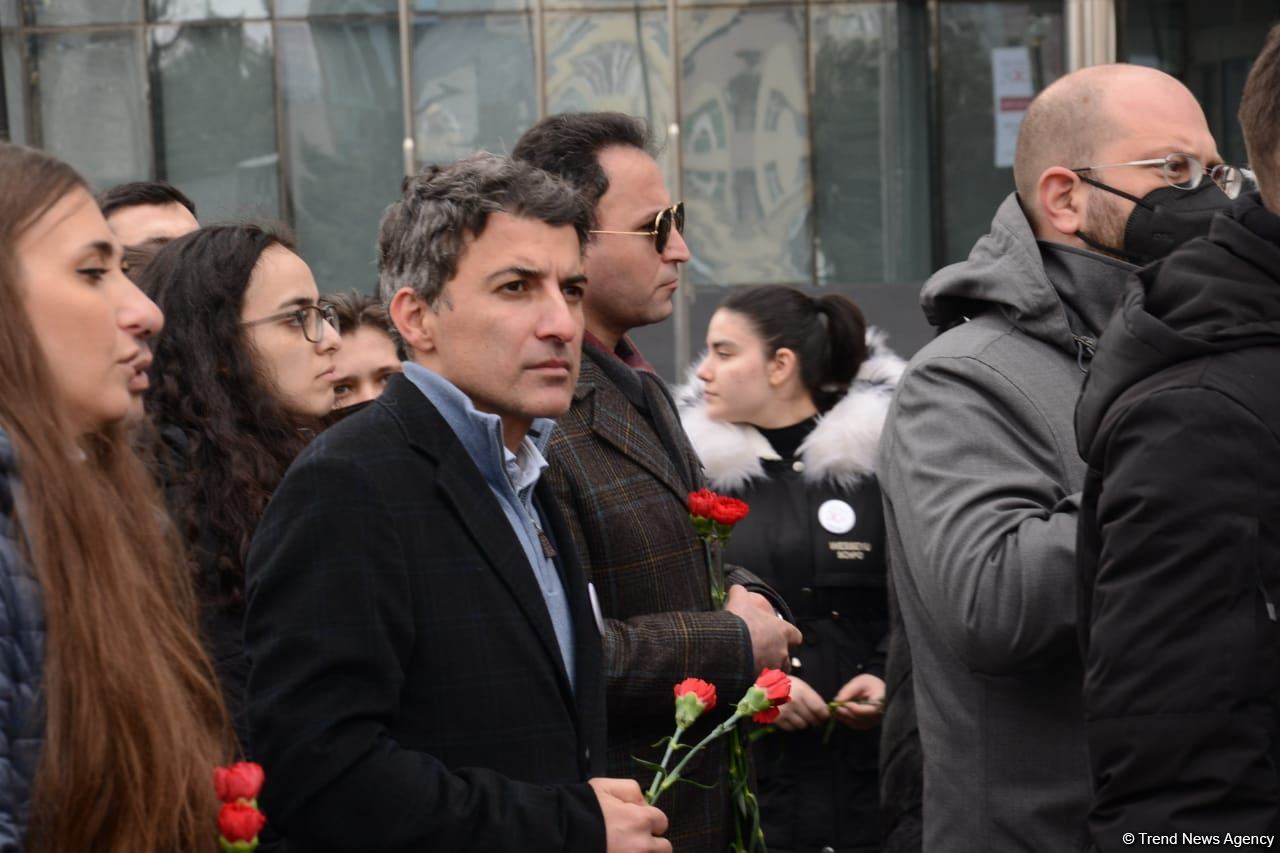 Azərbaycan ictimaiyyəti "Ana harayı" abidəsini ziyarət edir (FOTO/VİDEO)
